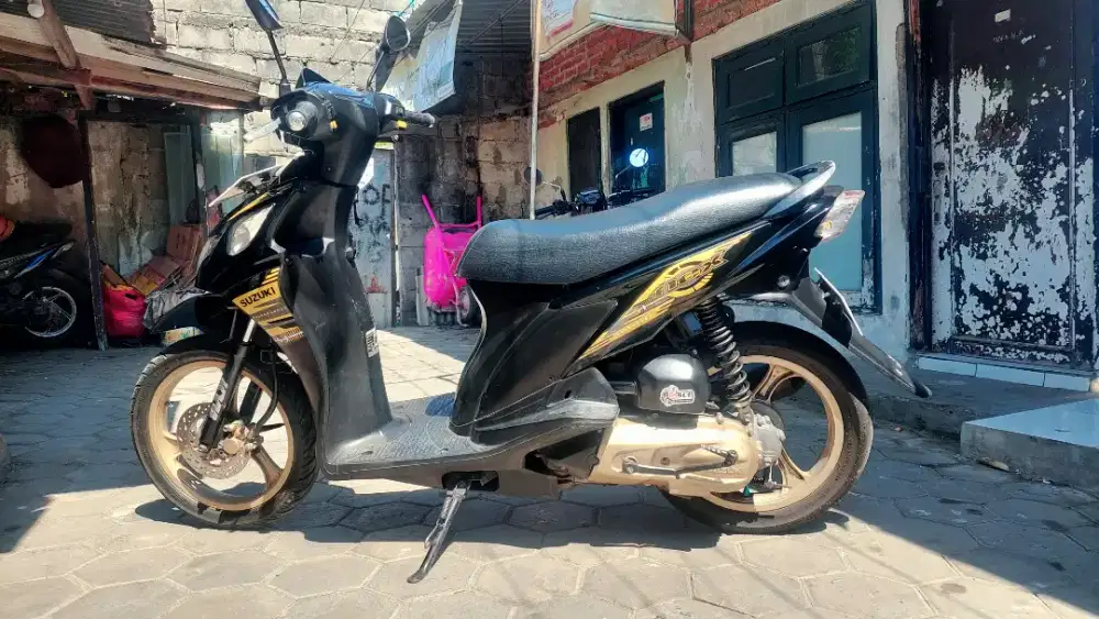 Suzuki nex one warna limited edition kuning emas