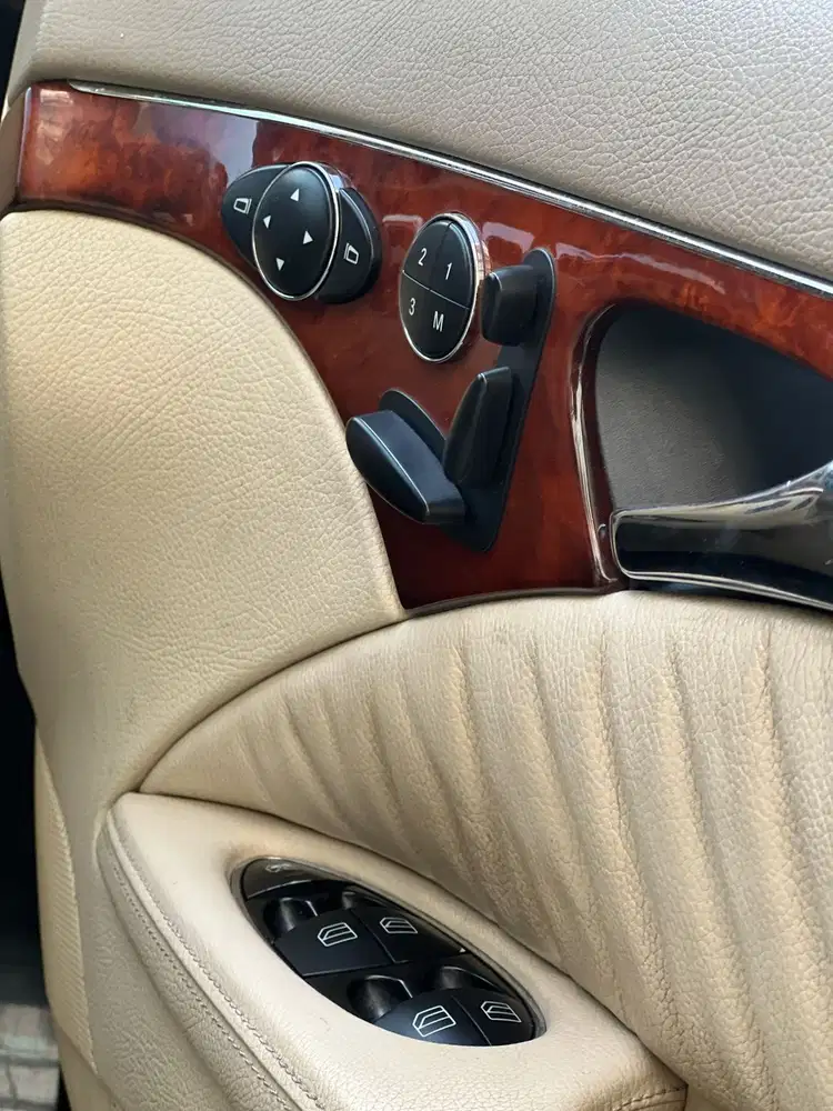 Mercedes-Benz E260 2004 Bensin