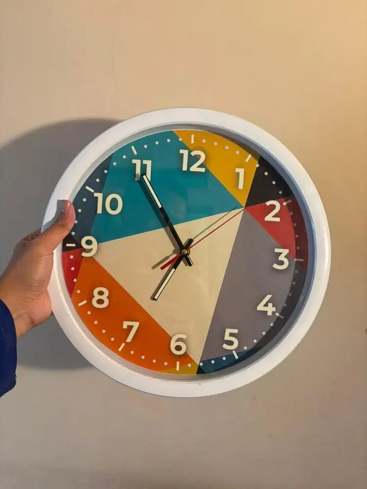 Jam Dinding Glow in the dark
