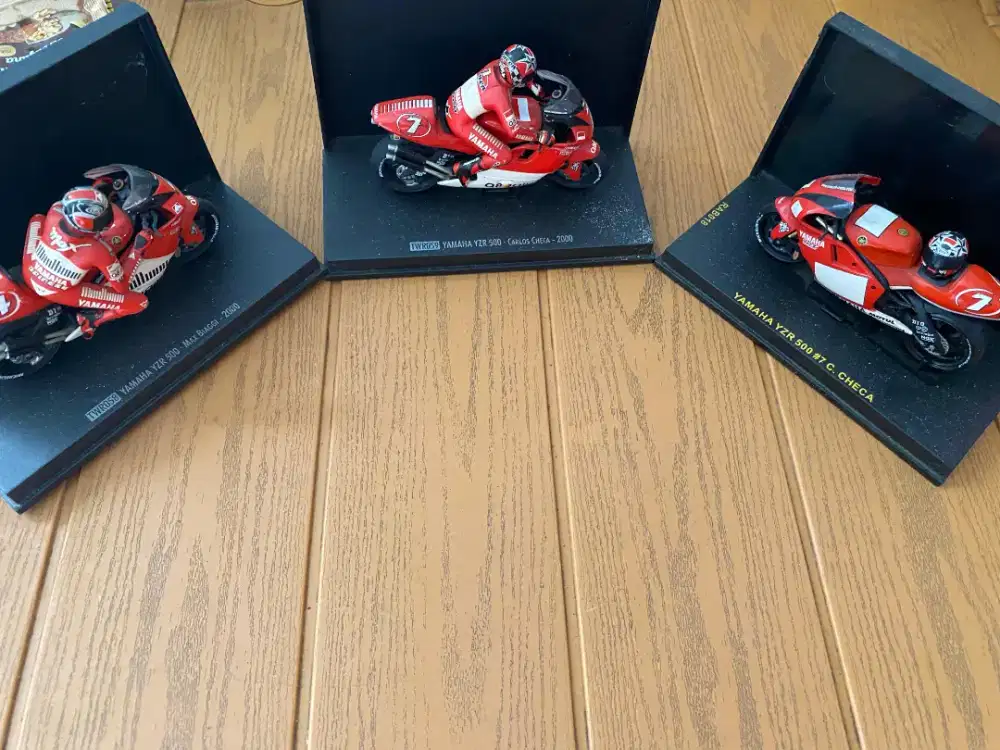 Dijual miniatur Yamaha yzr 500 Carlos Checa 2000