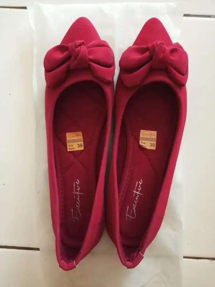 Flat Shoes Merah Maroon