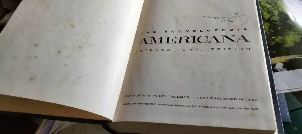Buku lawas Encyclopedia Americana