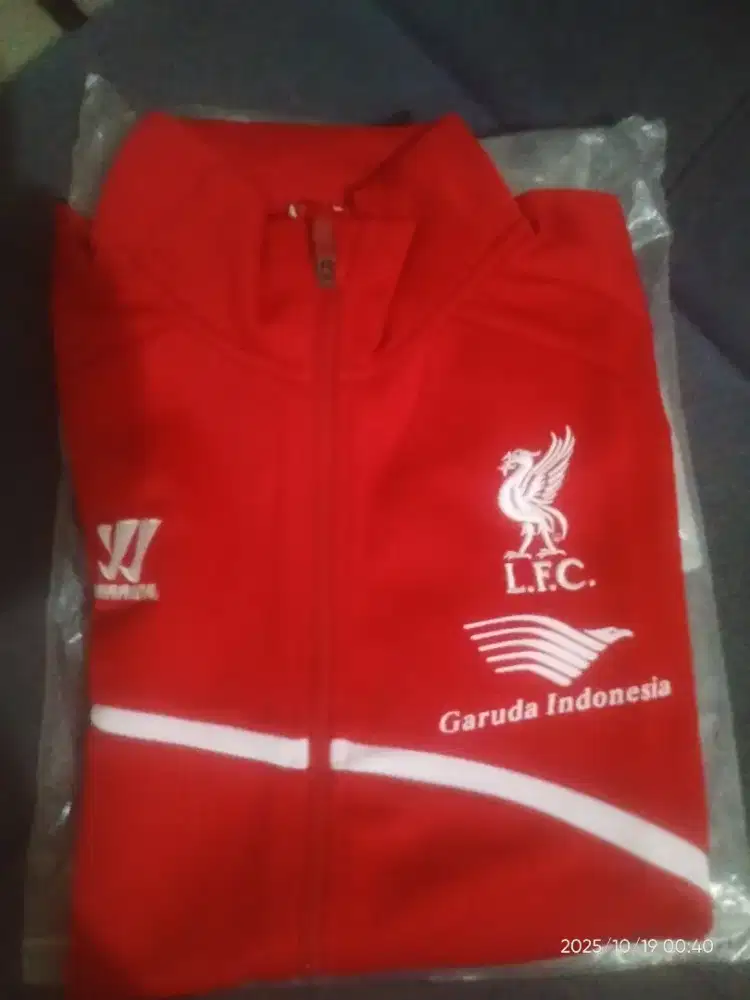 Jaket Warna Merah Garuda Indonesia
