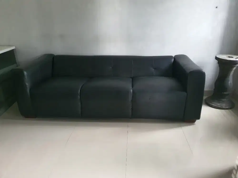 Sofa panjang merk Modis