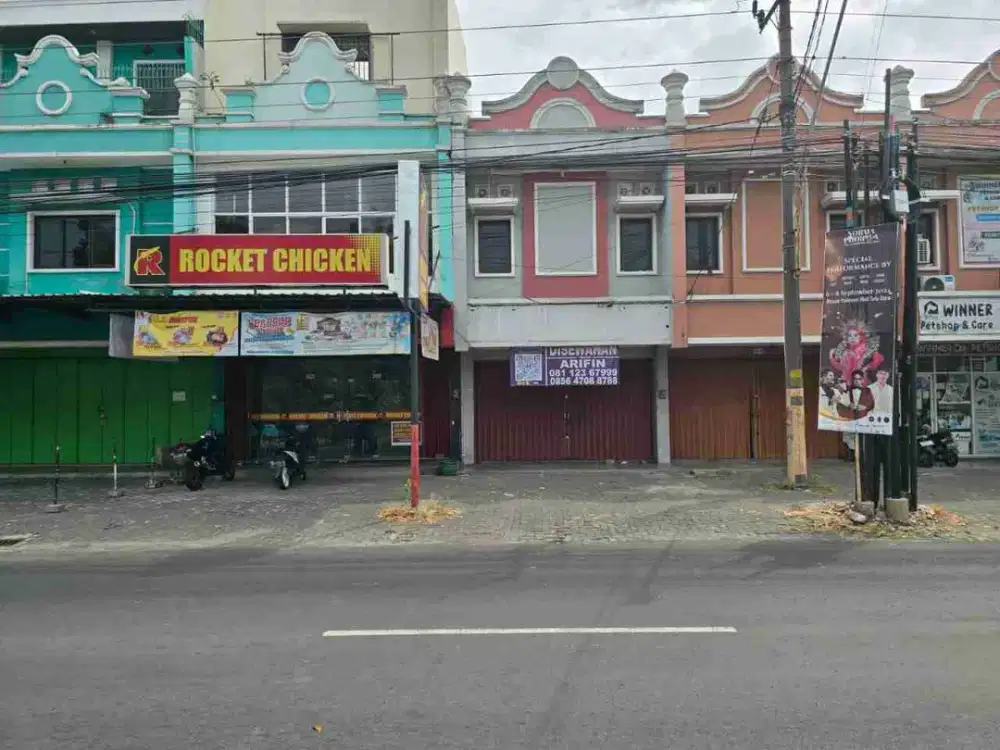 Disewakan Ruko Murah Bagus Siap Pakai Di Pusat Pertokoan Solo Baru.