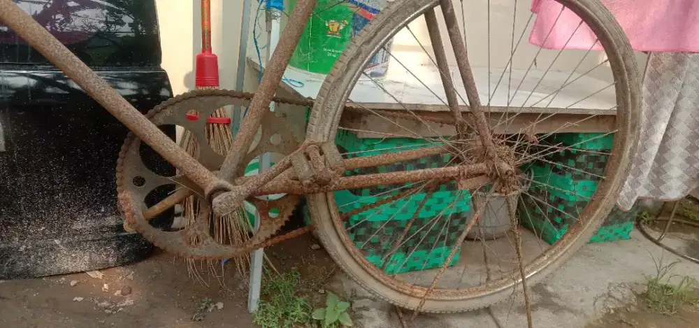 Sepeda Lawasan Utuh