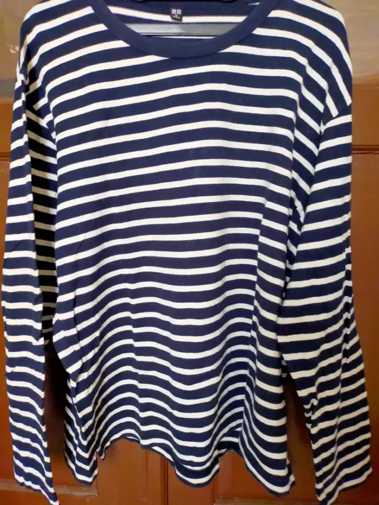 Crewneck Merk UNIQLO Warna Salur (Original Mulus)