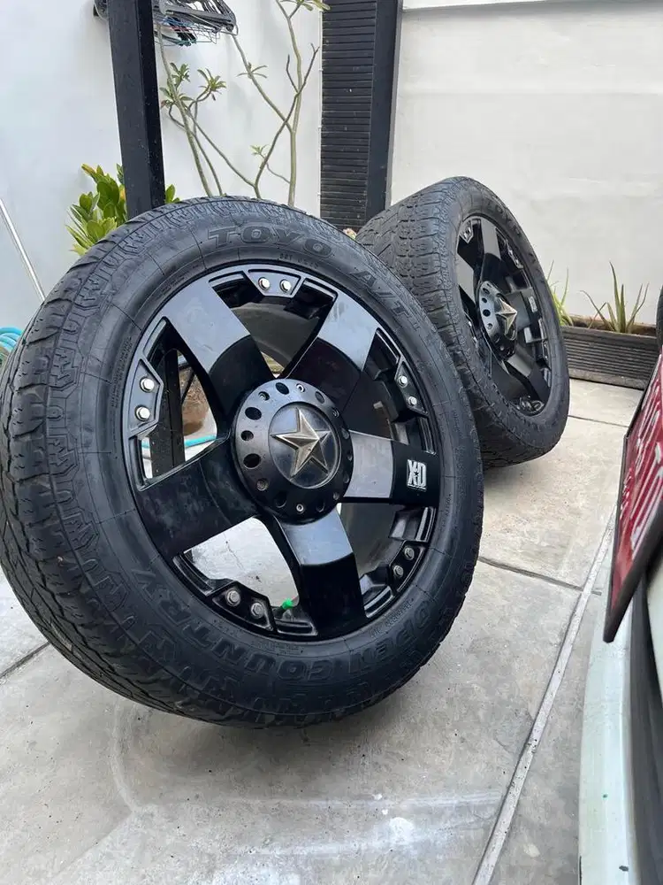 VELG ROCKSTAR+BAN TOYO R20 EX FORTUNER7000