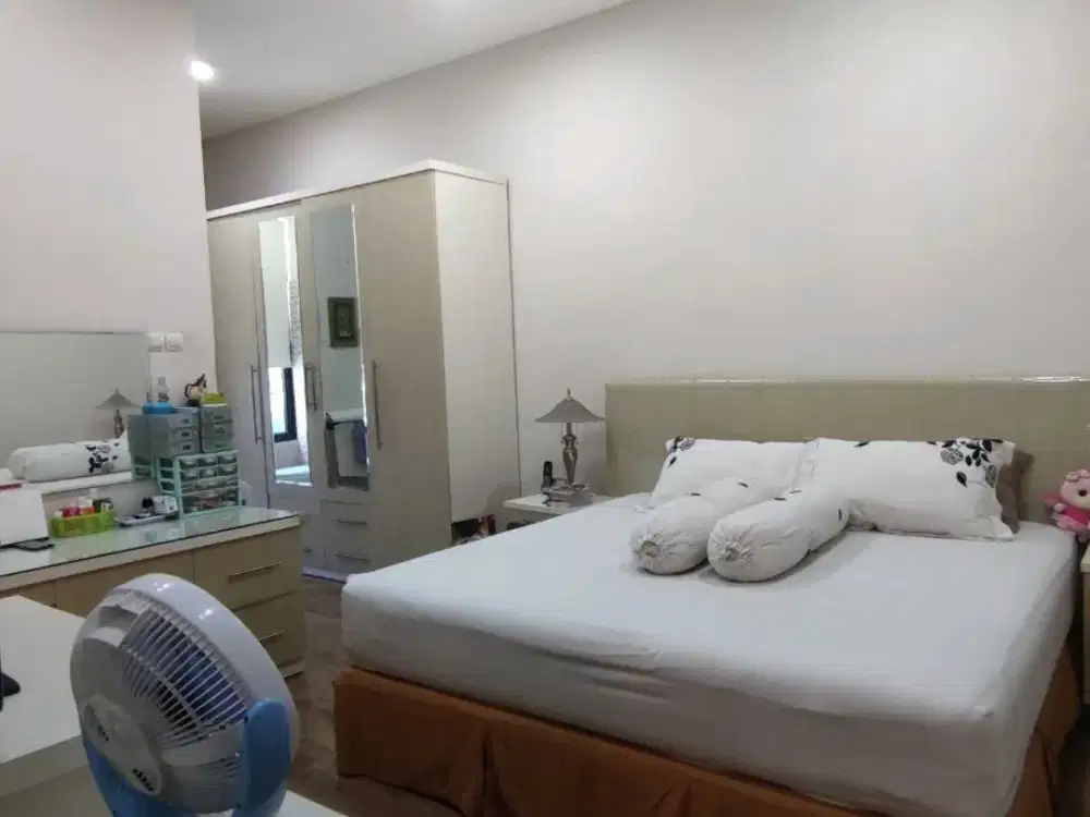 Rumah 2 Lantai Jajar Tunggal Selatan Surabaya Nyaman untuk Keluarga RIC.A261