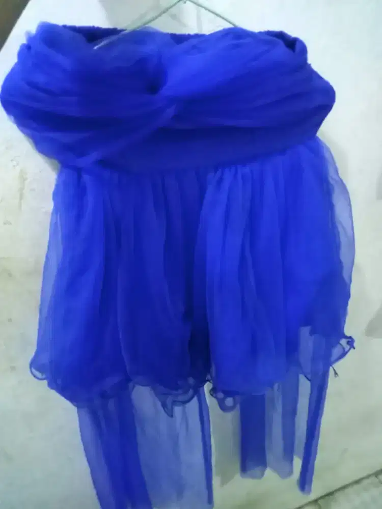 Gaun pesta biru