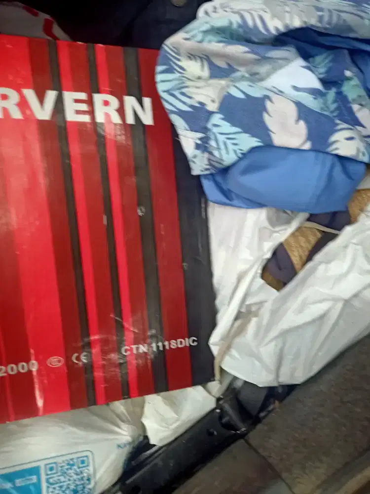 Di jual perlengkapan usaha yg minat wa dan hp yg cepat dia dapat murah