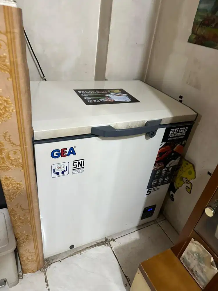 dijual cepat freezer gea chest ab 318 r 300 liter