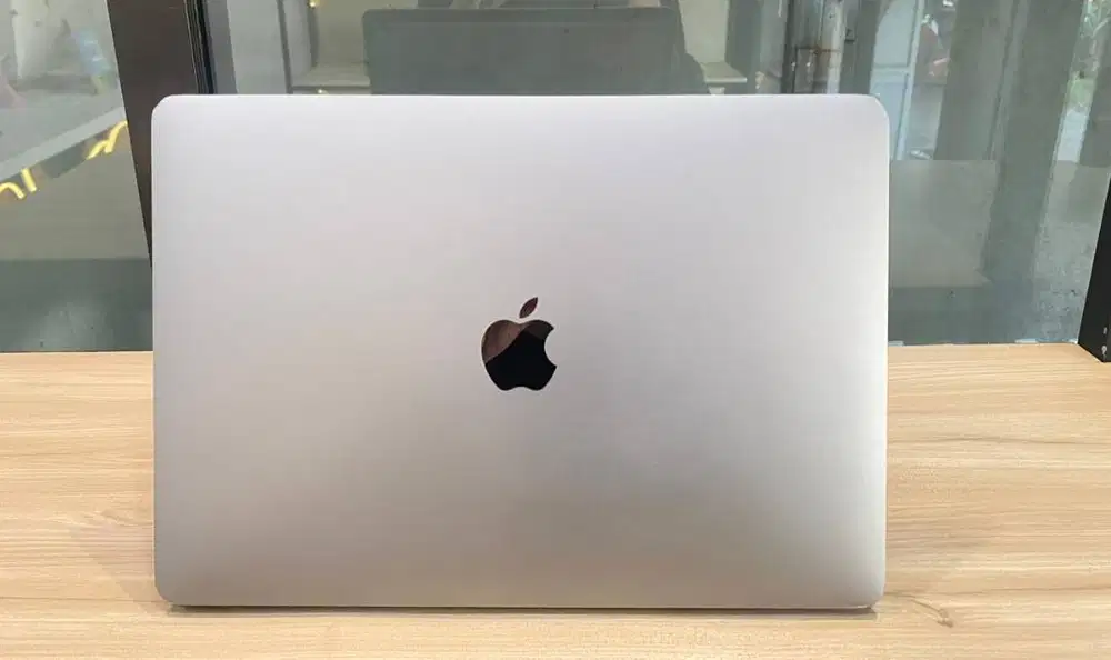 Macbook Pro 2017 13inch Core i7 8GB/256GB