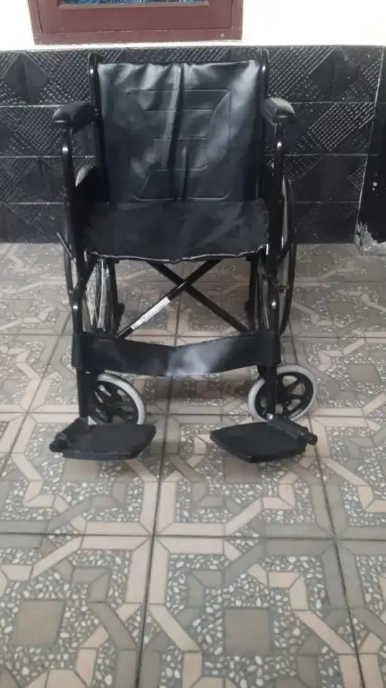 Kursi roda GEA lipat
