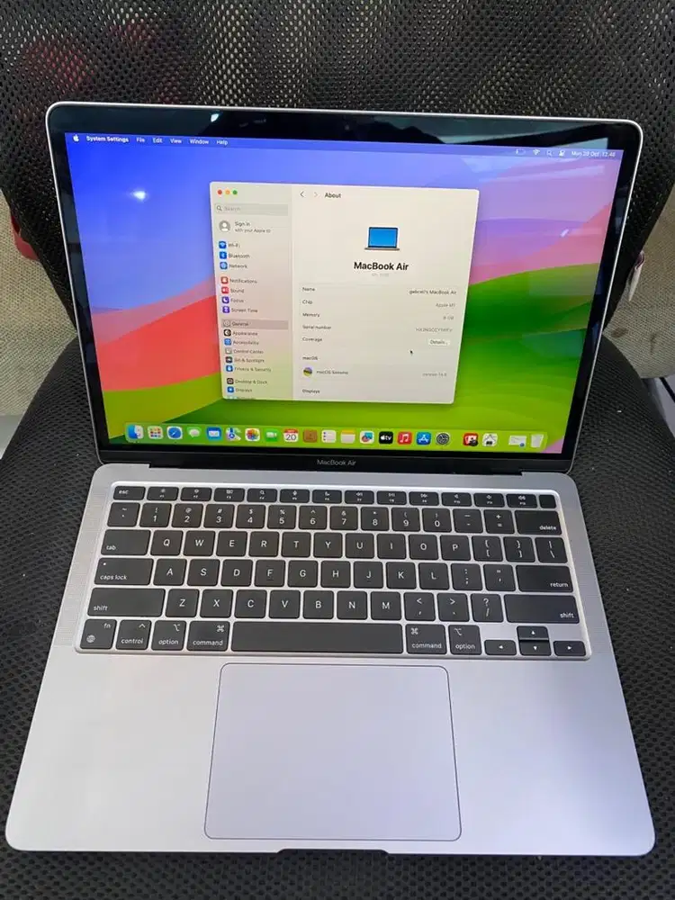 Macbook Air M1 8/256 ibox