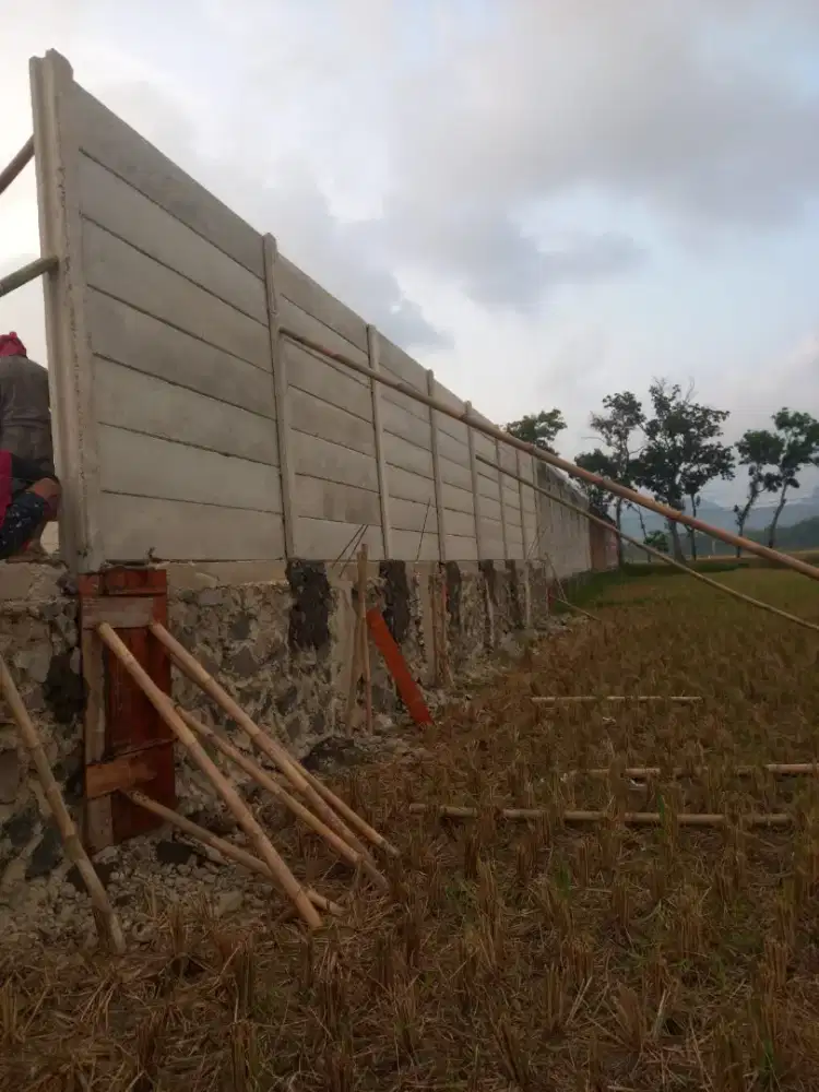 Pagar penal pembatas
