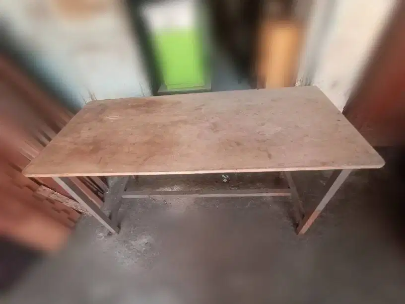 Meja kayu kaki besi  P140 L62 tggi 75cm