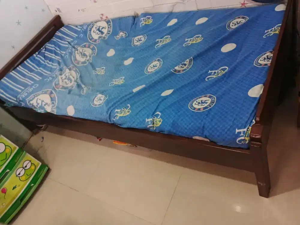 Dipan jati tempat tidur