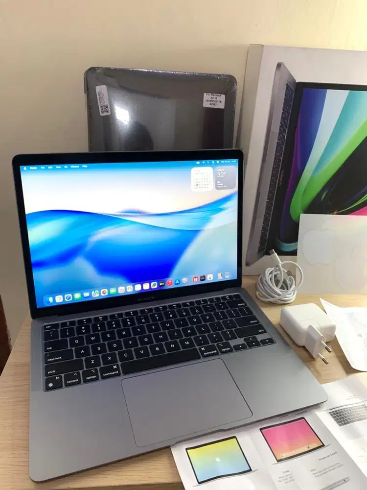 Macbook Air M1 ssd 256gb Ibox Like New JUAL CEPAT