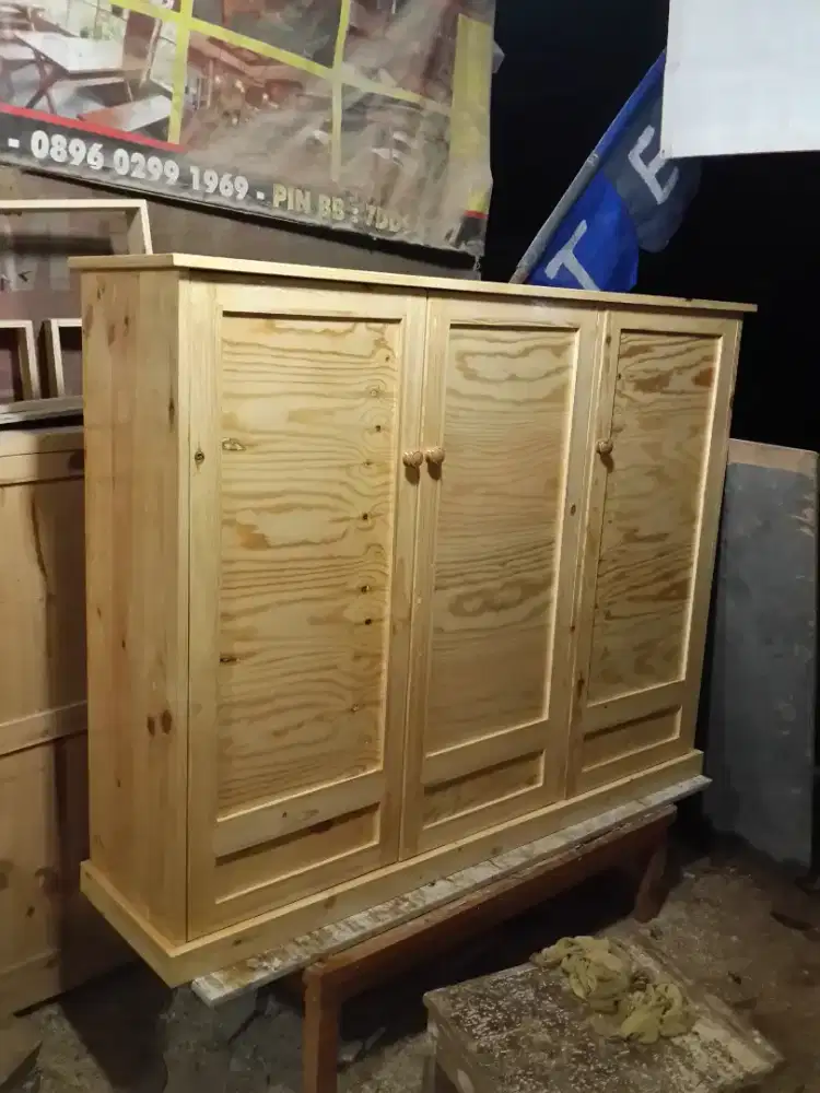Lemari jatibelanda,pinus import