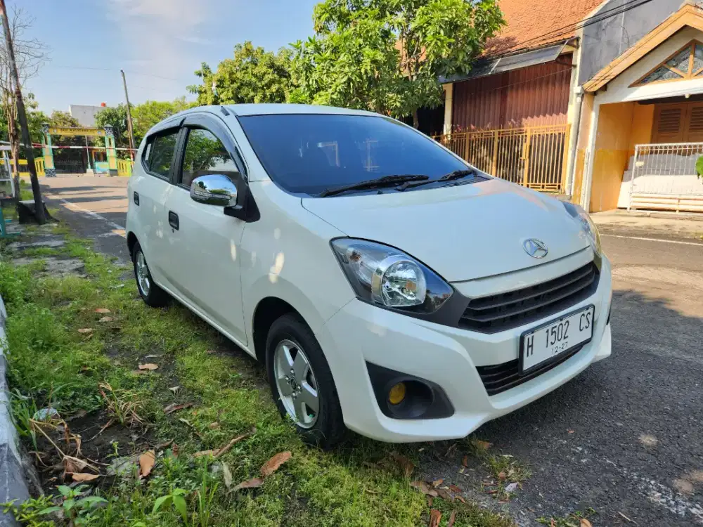 Ayla manual 2022 like new