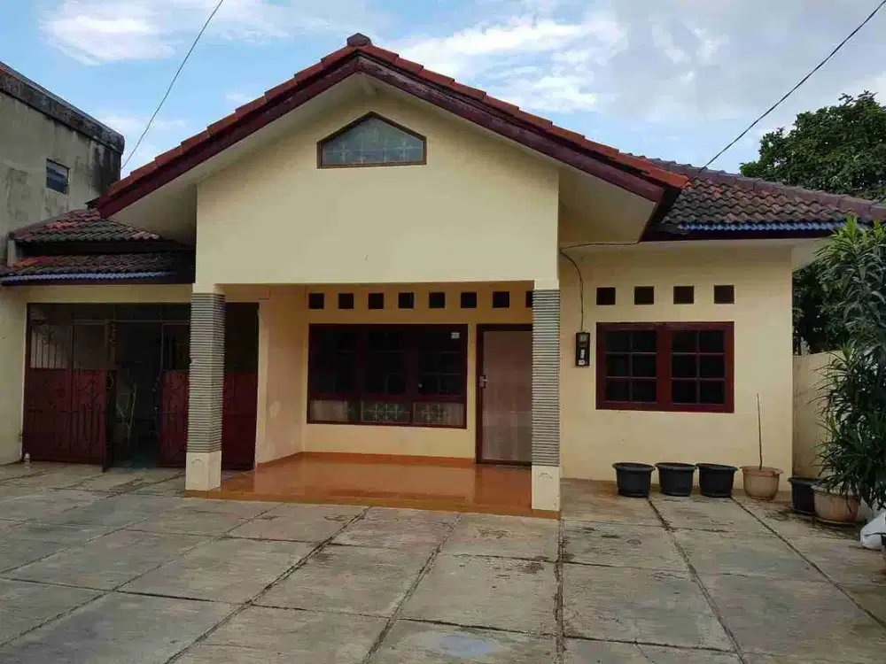 Rumah tinggal dekat stasiun kereta klender dan mall ciplazz di klender Jakarta Timur