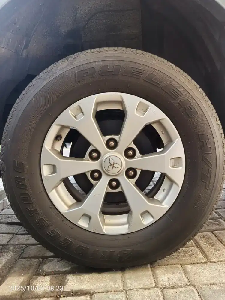 5 Bridgestone dueler 265/65 R17