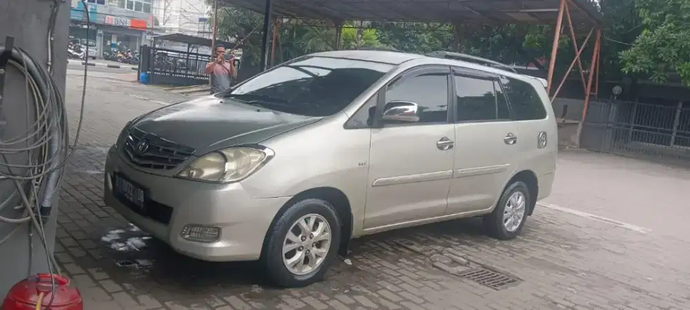 Kijang Innova 2.0 V AT Bensin