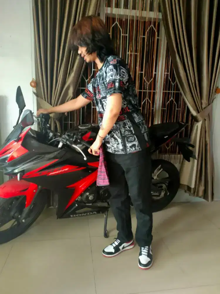 Dijual cepat butuh dana CBR150r Warna Merah