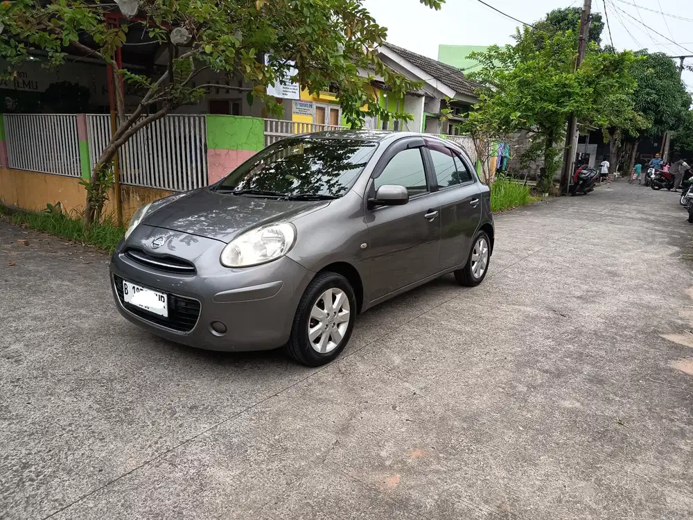Nissan March 2011 Bensin