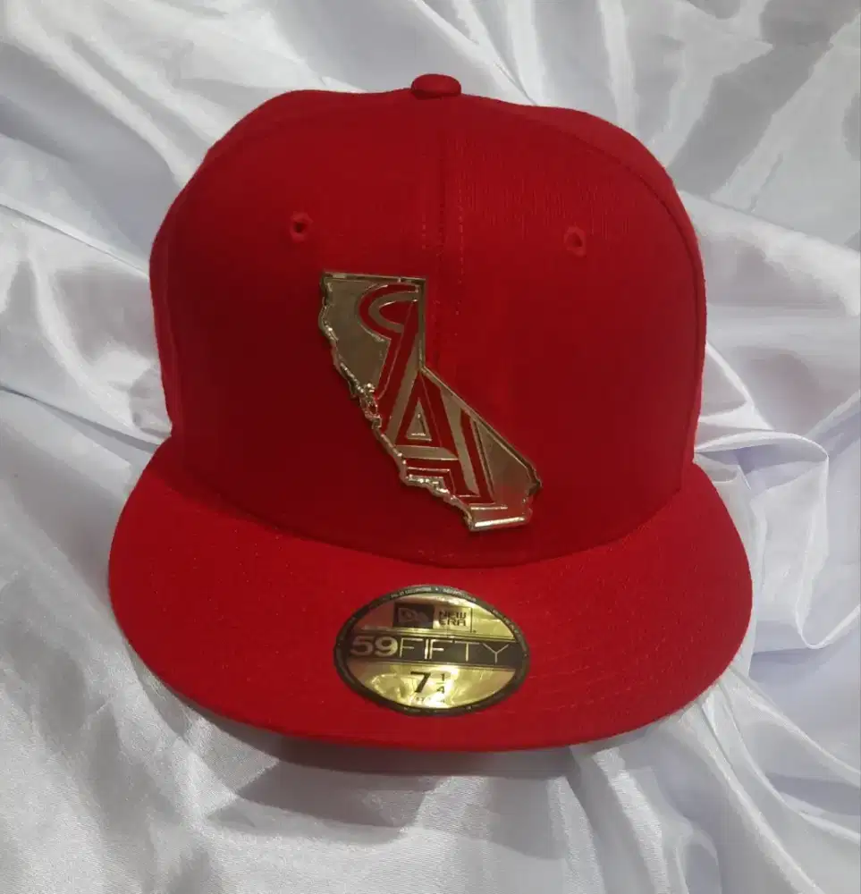 Topi new era angels logo besi