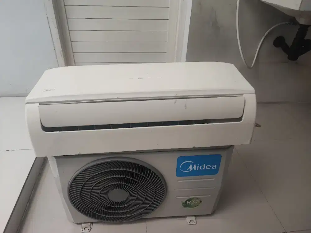 Jual AC Midea 1/2pk r32