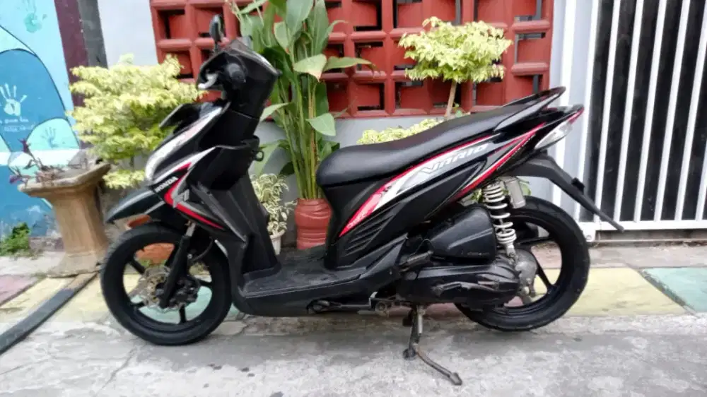 vario 110 led 2014 fi mesin sehat body mulus bagus