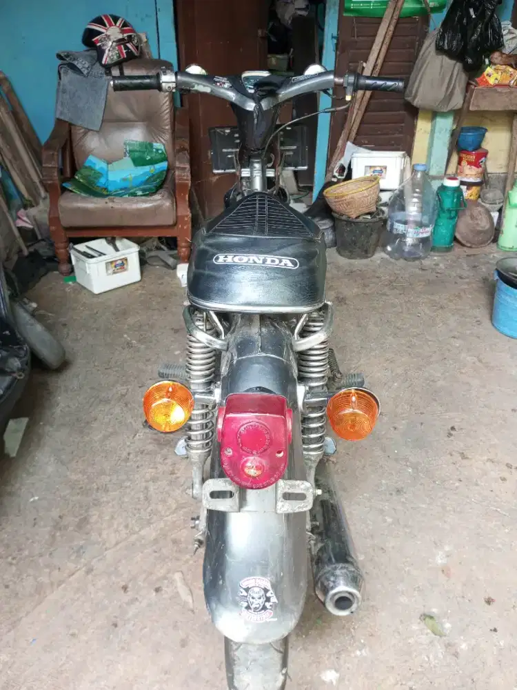 Dijual karna butuh uang buat anu