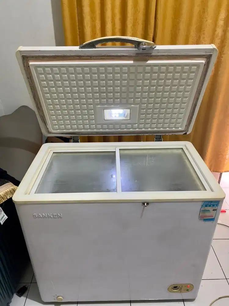 Frezzer Box Sanken 200L