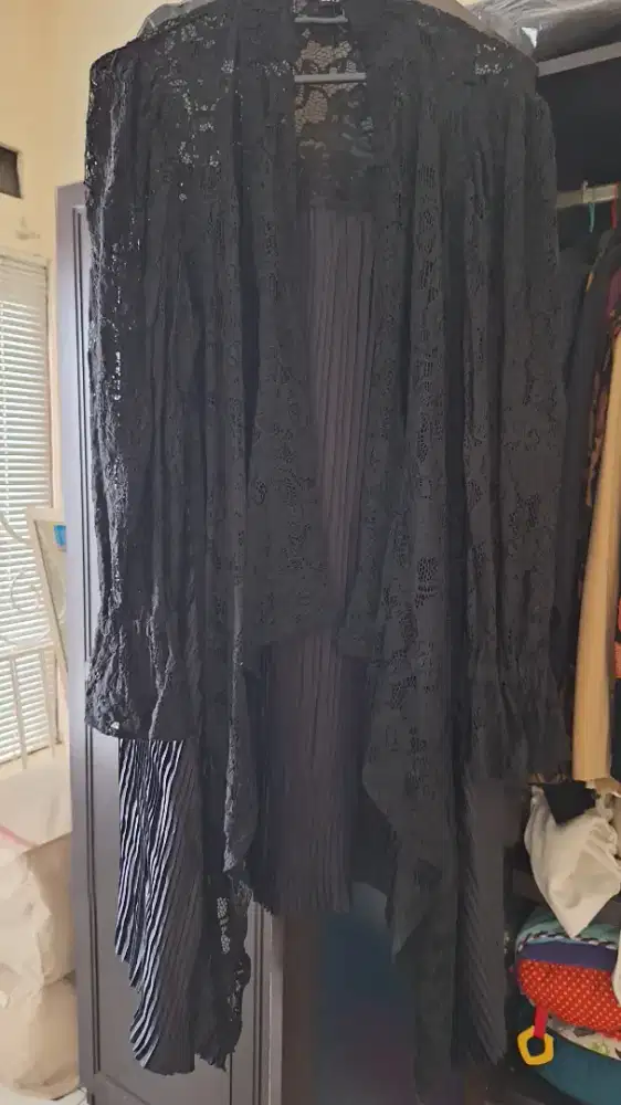 Kebaya hitam brokat