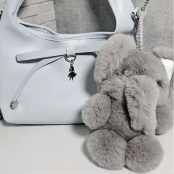 key chain hewan gajah gantungan tas lucu berbulu warna Abu ALPHA GOODS