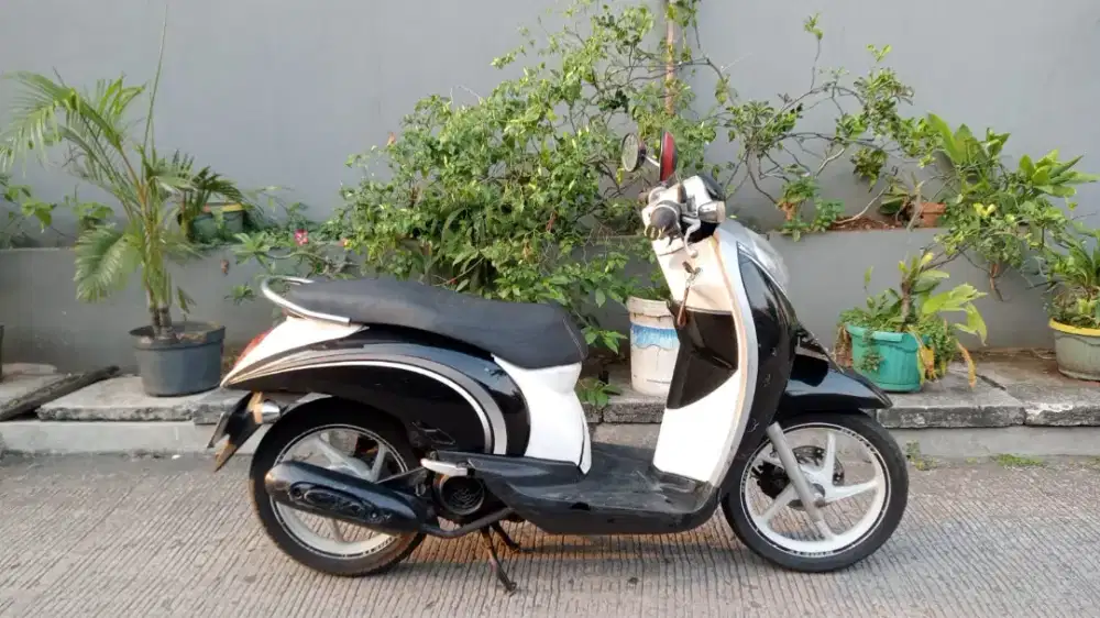 scoopy 2010 mesin sehat halus body bagus