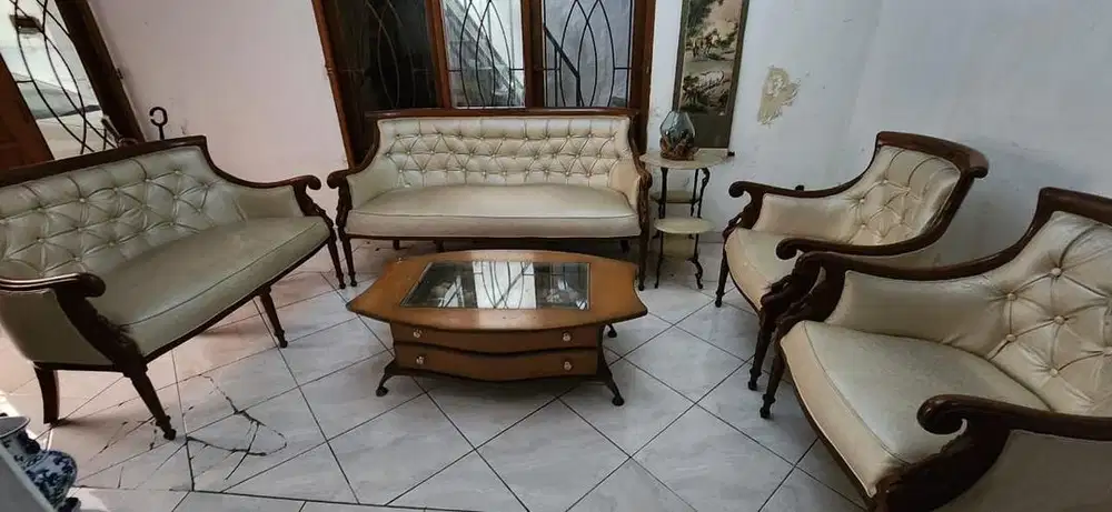 Set kursi tamu dan meja