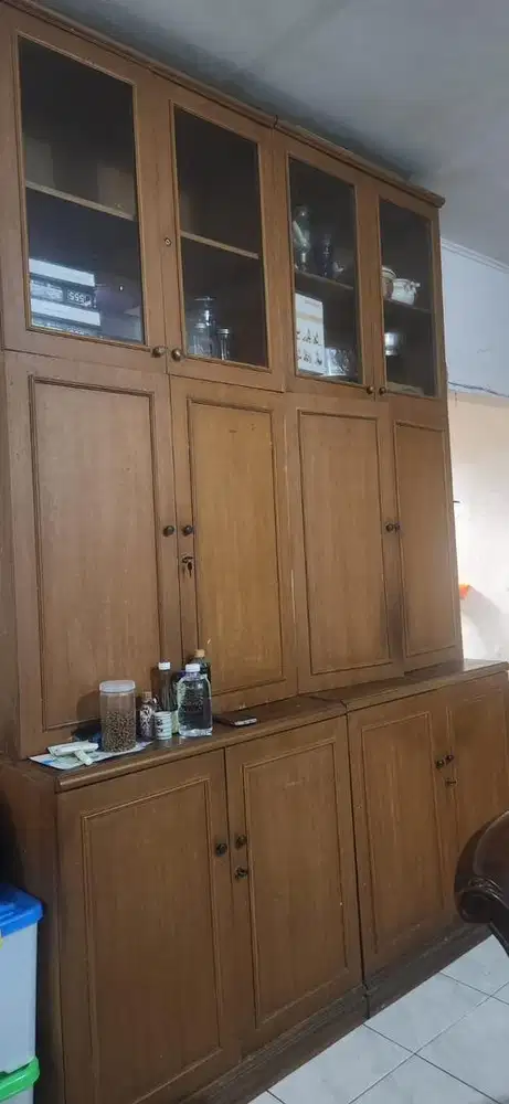 Lemari besar atas dan bawah