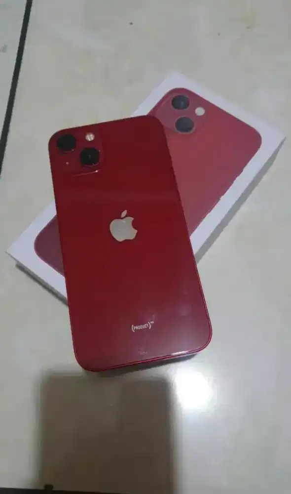 Di jual HP iphone 13 warna merah komplit