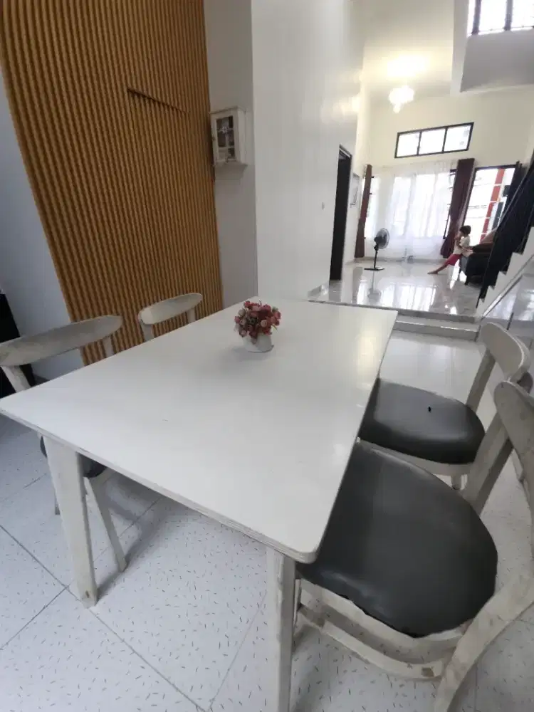 Meja Makan Set Kursi