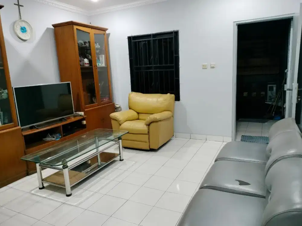 Ruko Strategis 3 Lantai Cengkareng Barat 4x24 SHM Semi Furnished  Dijual ruko siap pakai di cengkareng Unit rapi, lokasi strategis, 3 menit ke SPBU Pe