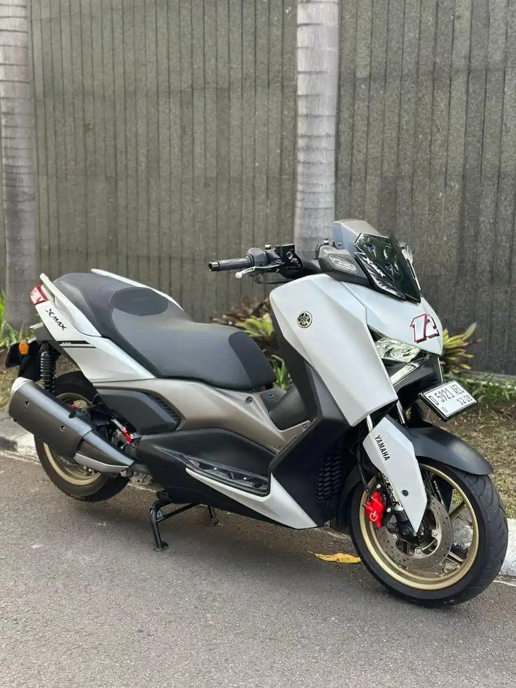 Xmax Connected 2023 grey istimewa