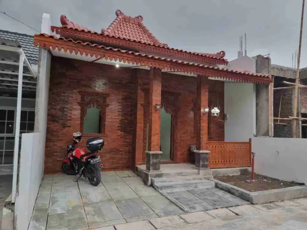 Rumah Cantik Unik Model Joglo Gress di Colomadu