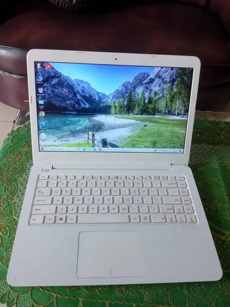 LAPTOP ASUS E402Y PUTIH