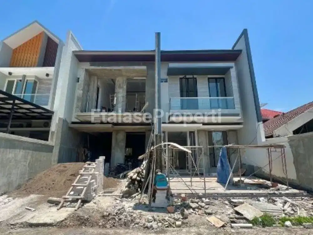 2 Unit, Rumah Baru Modern Di Perumahan Manyar Kertoadi