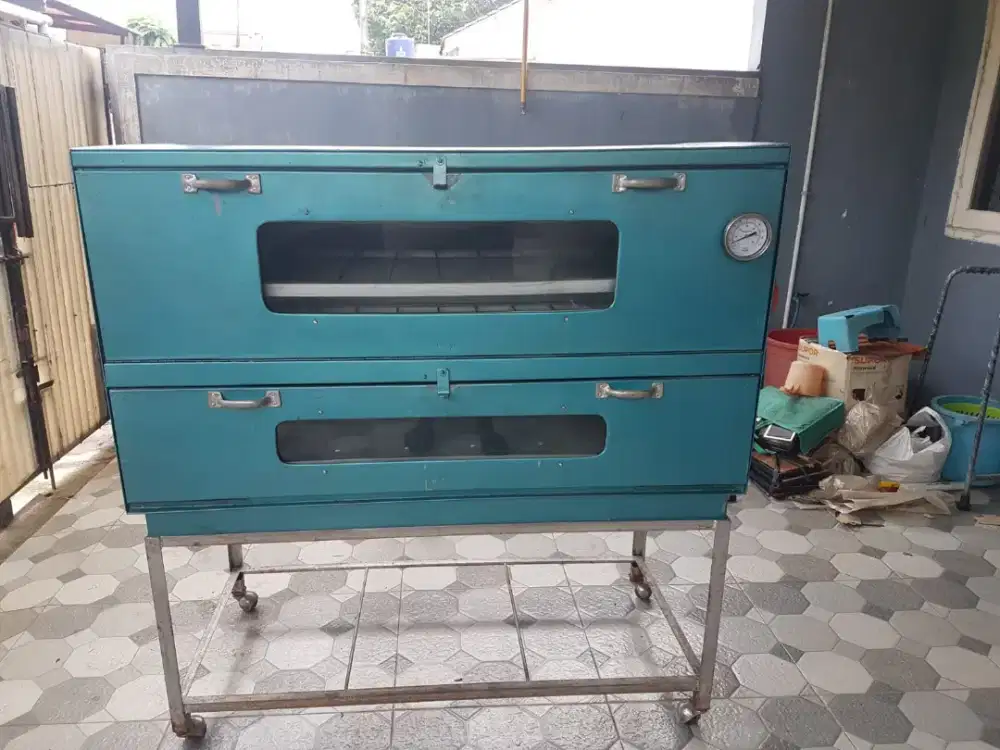 Oven kue besar masih mulus