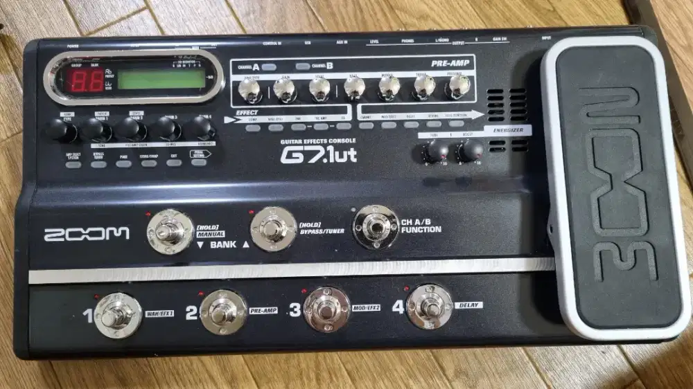 EFEK GITAR ZOOM G7.1UT
