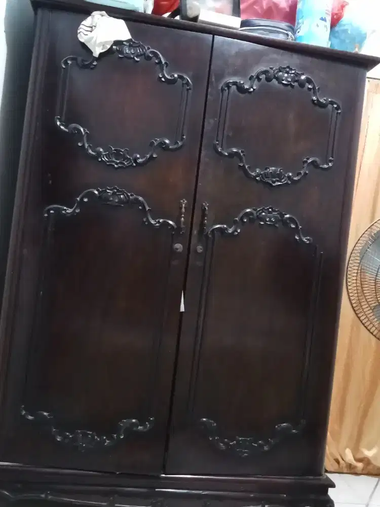 Di jual lemari 2 pintu kayu jati asli